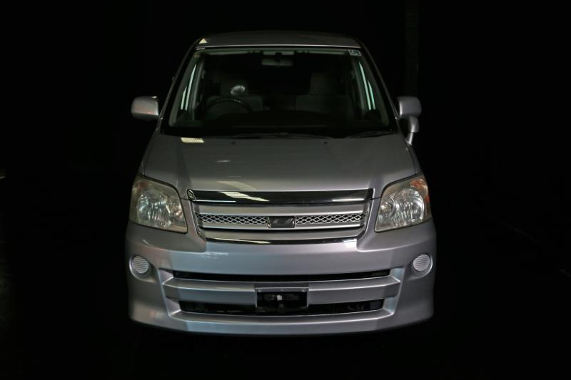 2007 TOYOTA NOAH SLOPER WHEELCHAIR RAMP