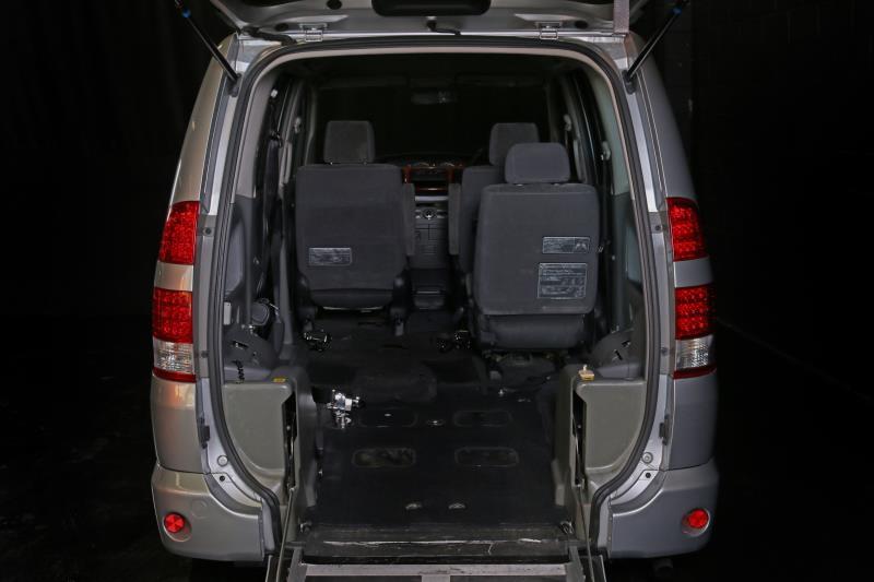 2007 TOYOTA NOAH SLOPER WHEELCHAIR RAMP