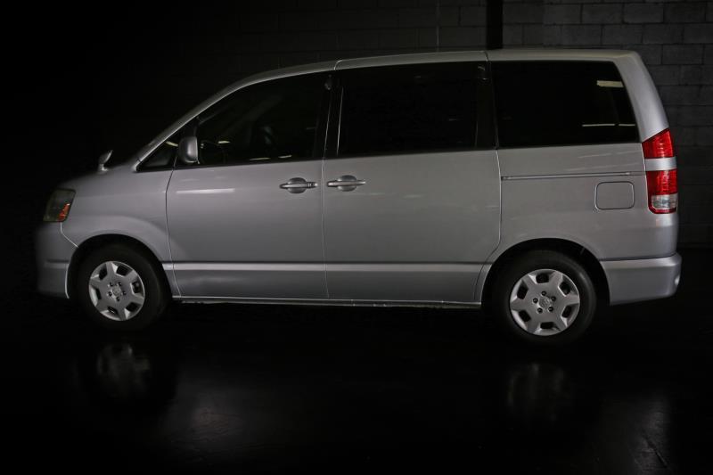 2007 TOYOTA NOAH SLOPER WHEELCHAIR RAMP