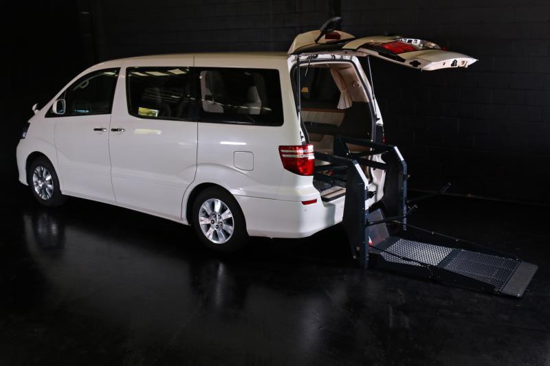 2006 TOYOTA ALPHARD