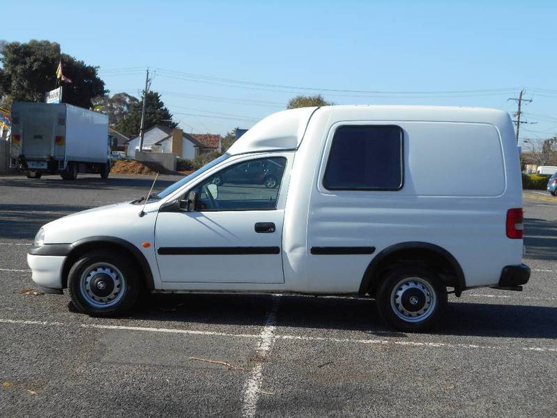 2000 HOLDEN COMBO SB