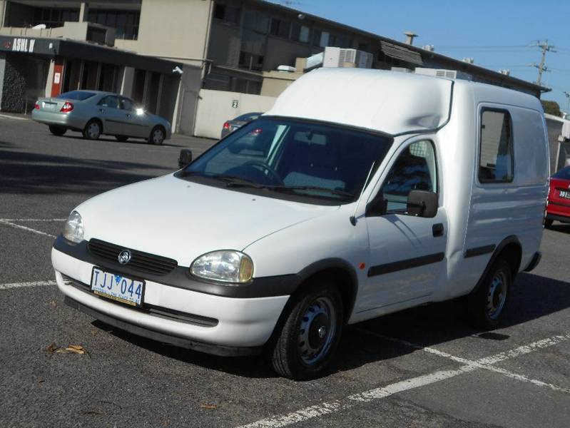 2000 HOLDEN COMBO SB