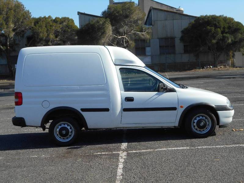 2000 HOLDEN COMBO SB