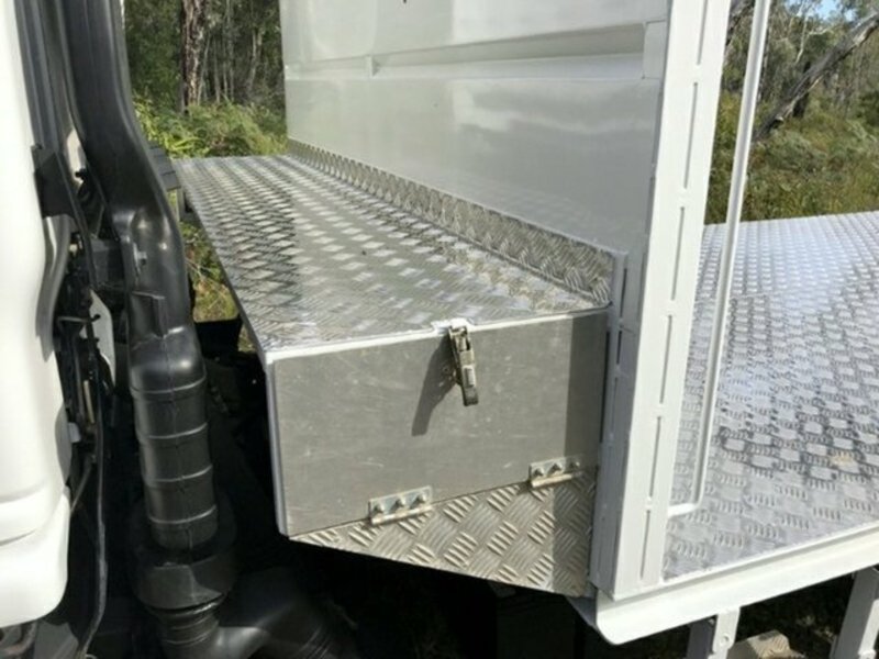 1996 ISUZU NPR300 4x4