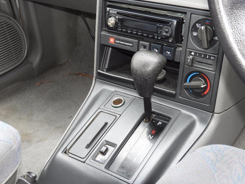 1990 HOLDEN COMMODORE VACATIONER VN