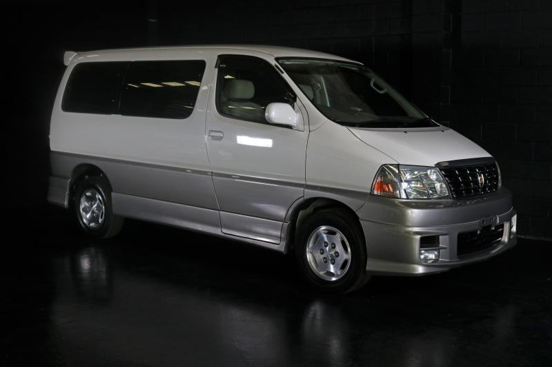 2002 TOYOTA GRAND HIACE