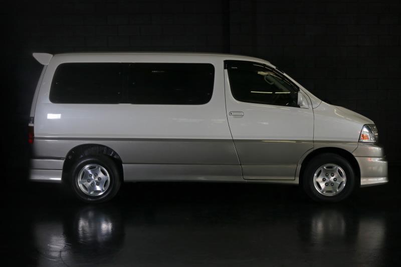 2002 TOYOTA GRAND HIACE