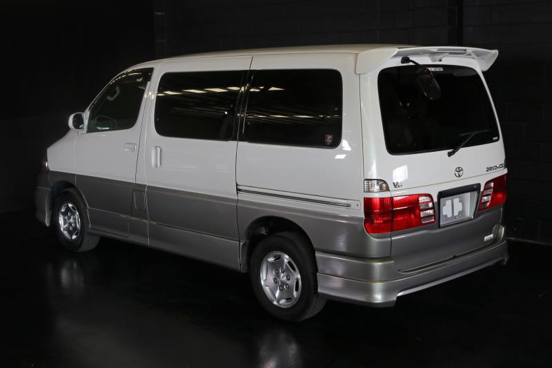 2002 TOYOTA GRAND HIACE