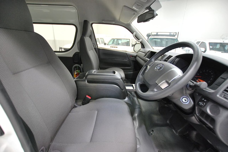 2015 TOYOTA HIACE COMMUTER KDH223R