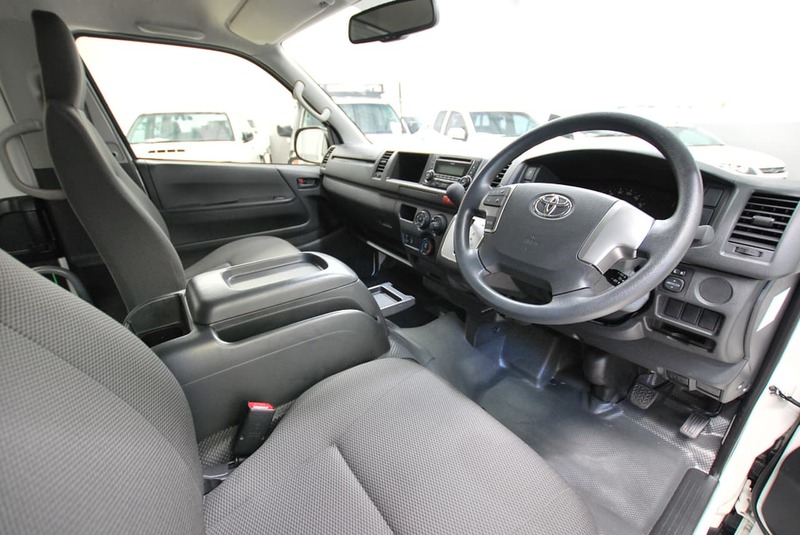 2015 TOYOTA HIACE COMMUTER KDH223R