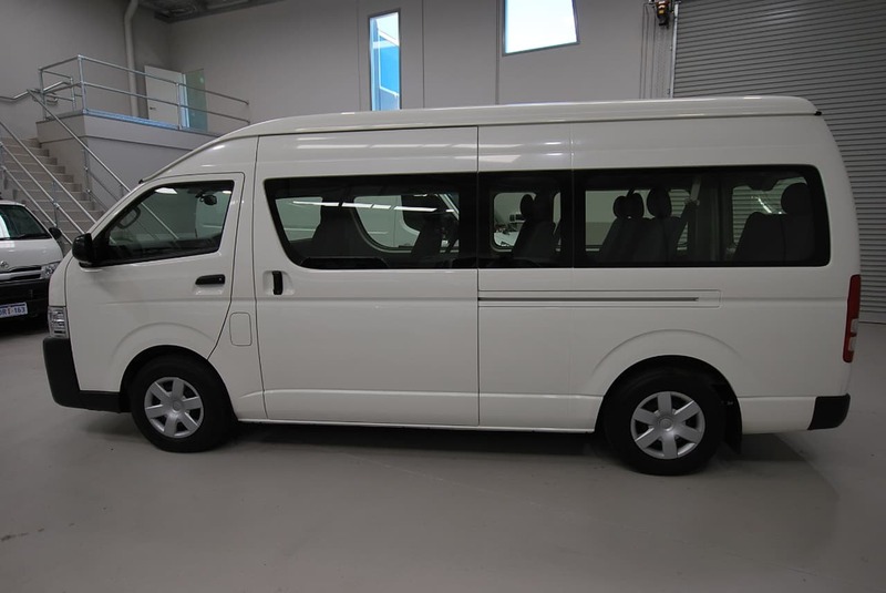 2015 TOYOTA HIACE COMMUTER KDH223R