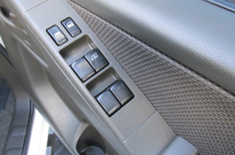 2011 NISSAN NAVARA RX (4x2) D40 MY11