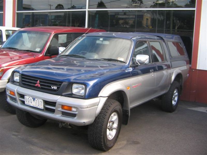 2001 MITSUBISHI TRITON GLS QQQ-737