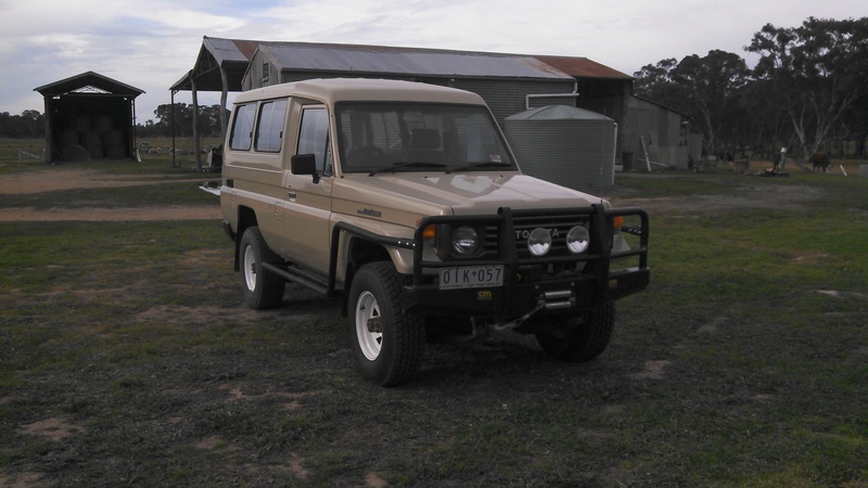 1994 TOYOTA LANDCRUISER (4x4) 11 SEAT HZJ75RV