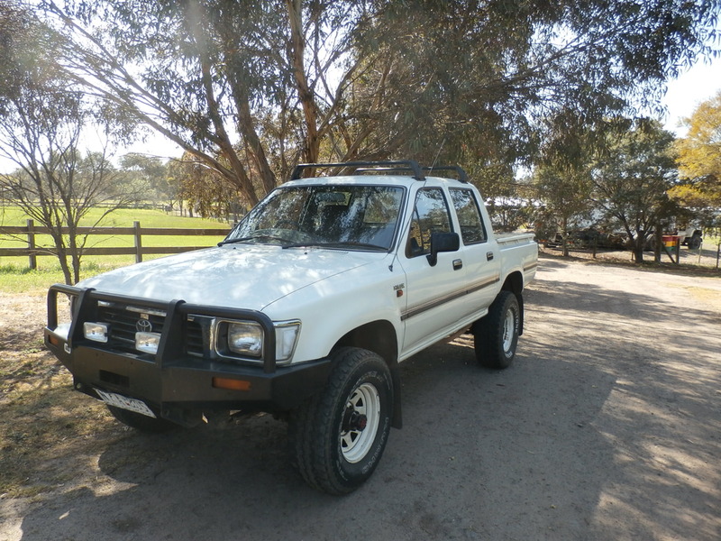 1995 TOYOTA HILUX (4x4) RN105R