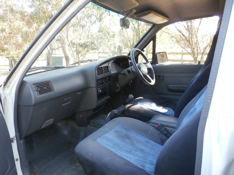1995 TOYOTA HILUX (4x4) RN105R