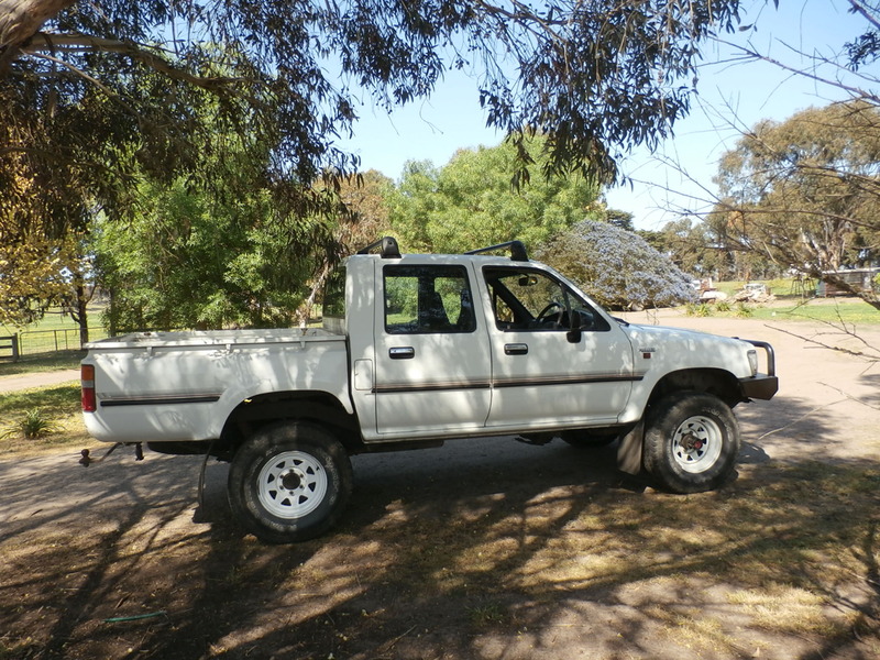 1995 TOYOTA HILUX (4x4) RN105R