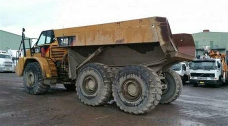 2007 CAT 740