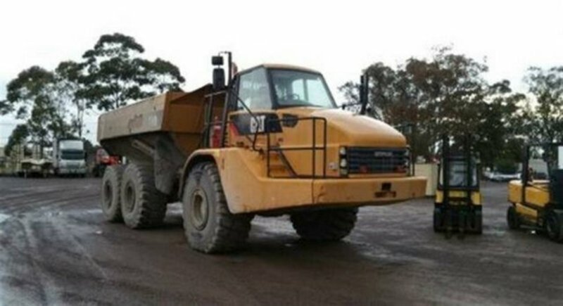 2007 CAT 740