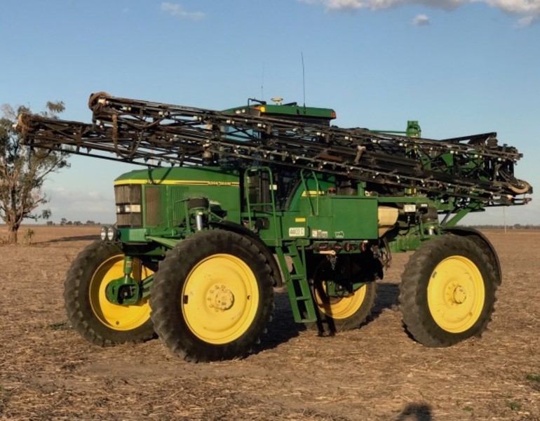 JOHN DEERE 4710 Sprayer