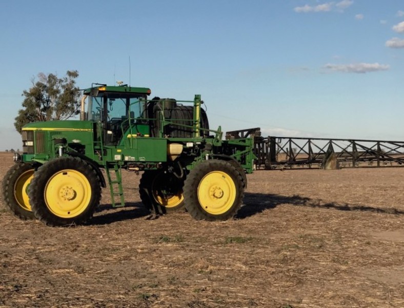 JOHN DEERE 4710 Sprayer