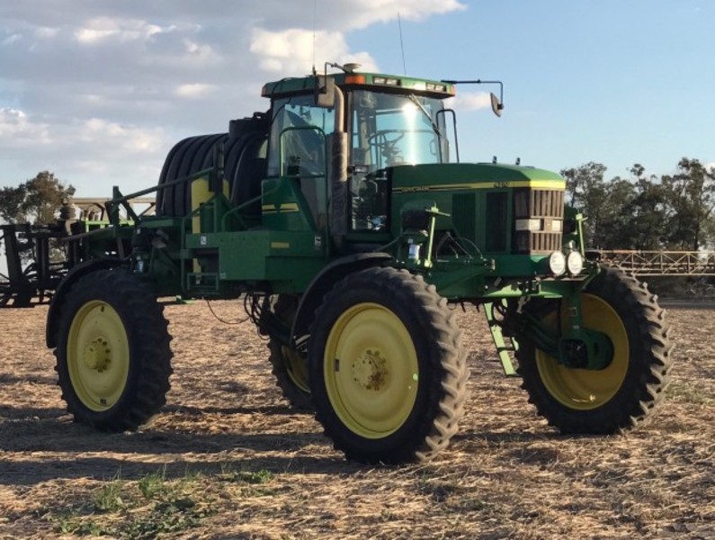 JOHN DEERE 4710 Sprayer