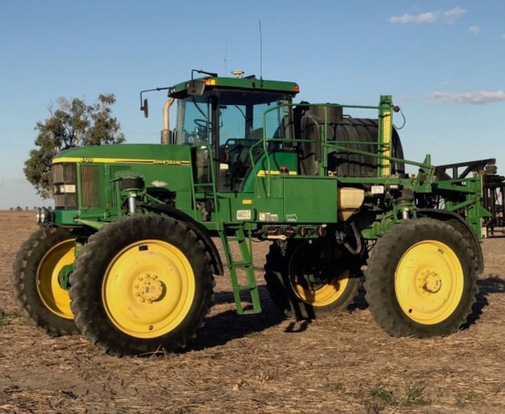 JOHN DEERE 4710 Sprayer