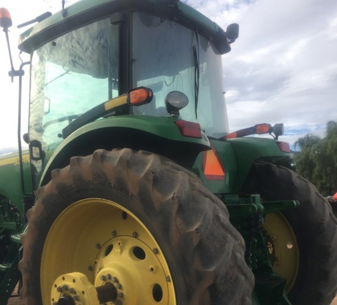 JOHN DEERE 8520 Tractor