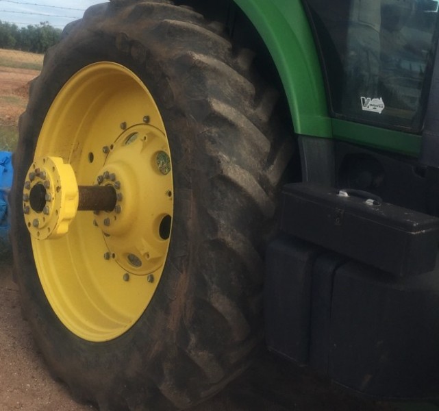 JOHN DEERE 8520 Tractor