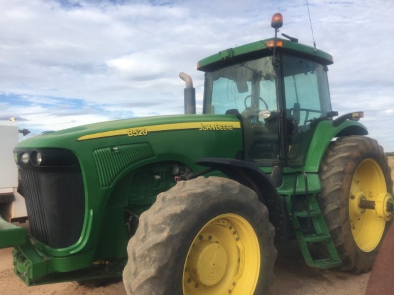 JOHN DEERE 8520 Tractor