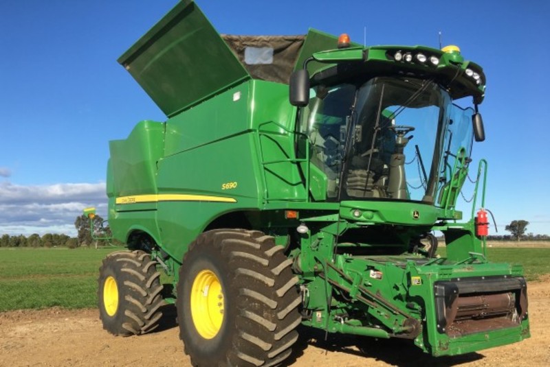 JOHN DEERE S690 Harvester Header