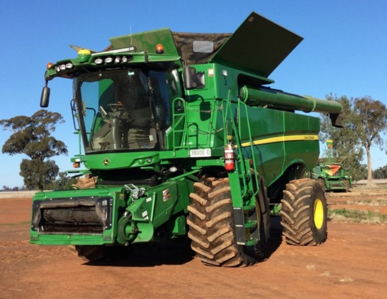 2014 JOHN DEERE S690 HarvesterHeader