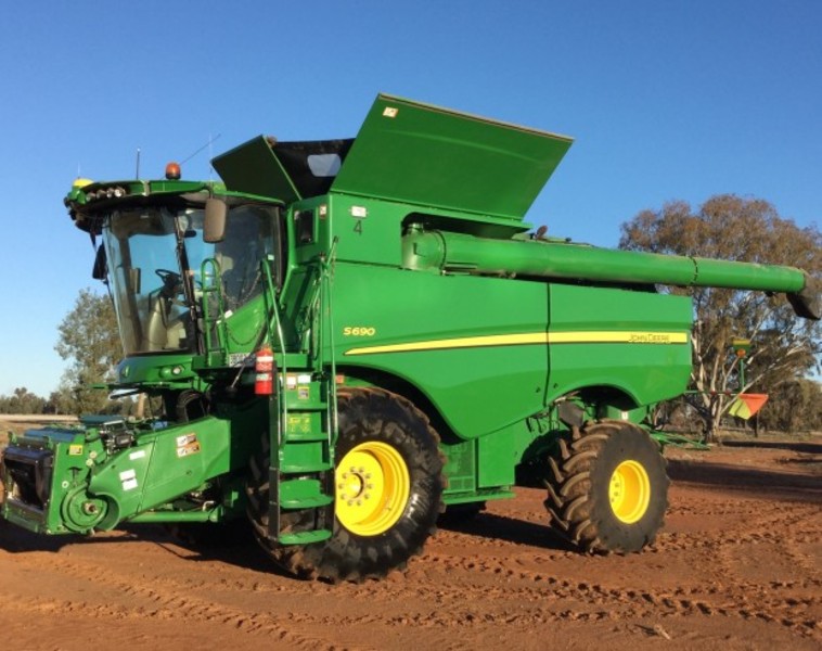 JOHN DEERE S690 HarvesterHeader