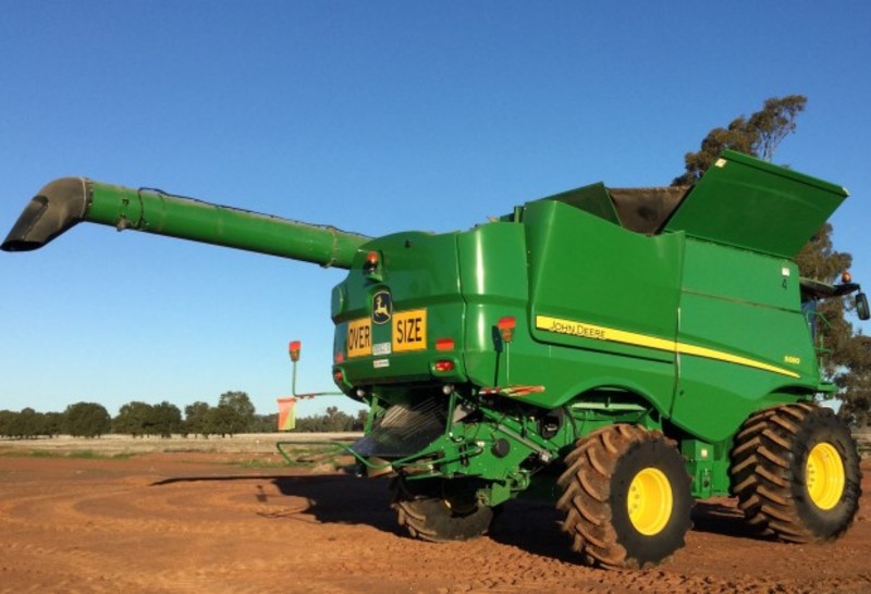 JOHN DEERE S690 HarvesterHeader