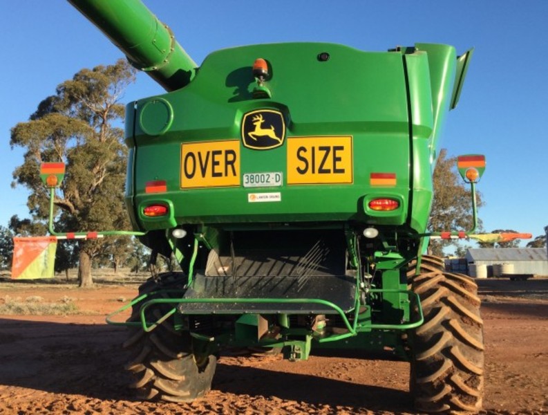 JOHN DEERE S690 HarvesterHeader