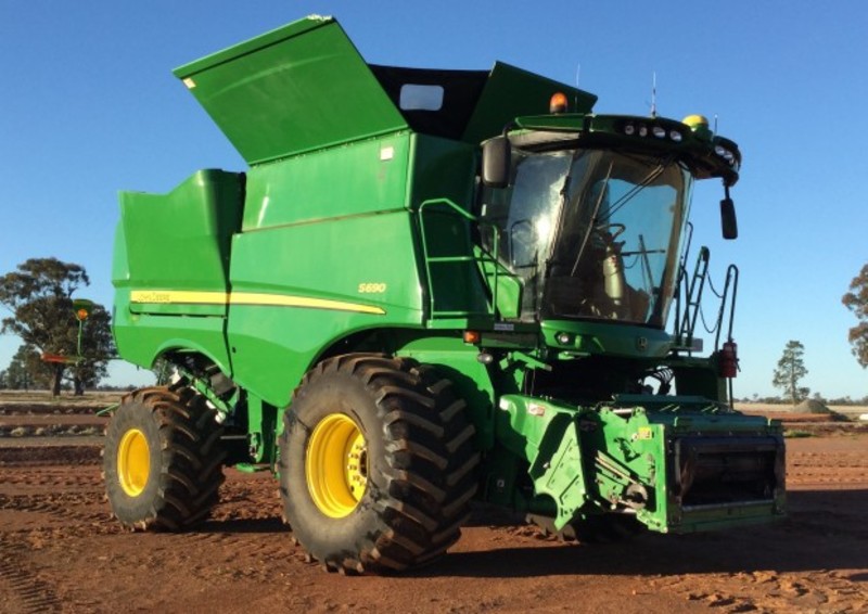 JOHN DEERE S690 HarvesterHeader