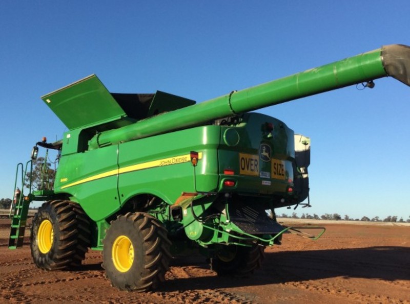JOHN DEERE S690 HarvesterHeader