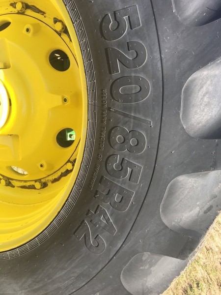 JOHN DEERE 8300 Tractor