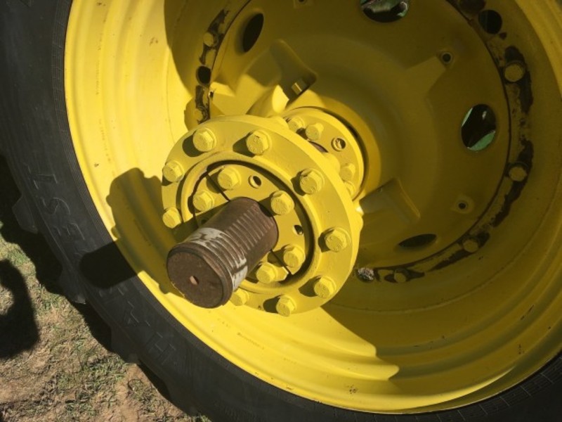 JOHN DEERE 8300 Tractor