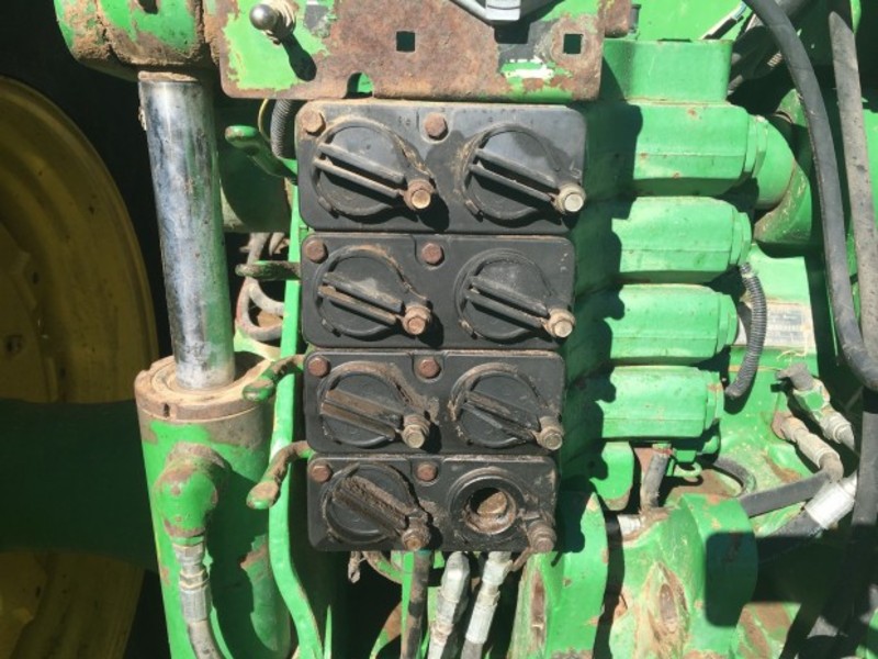 JOHN DEERE 8300 Tractor