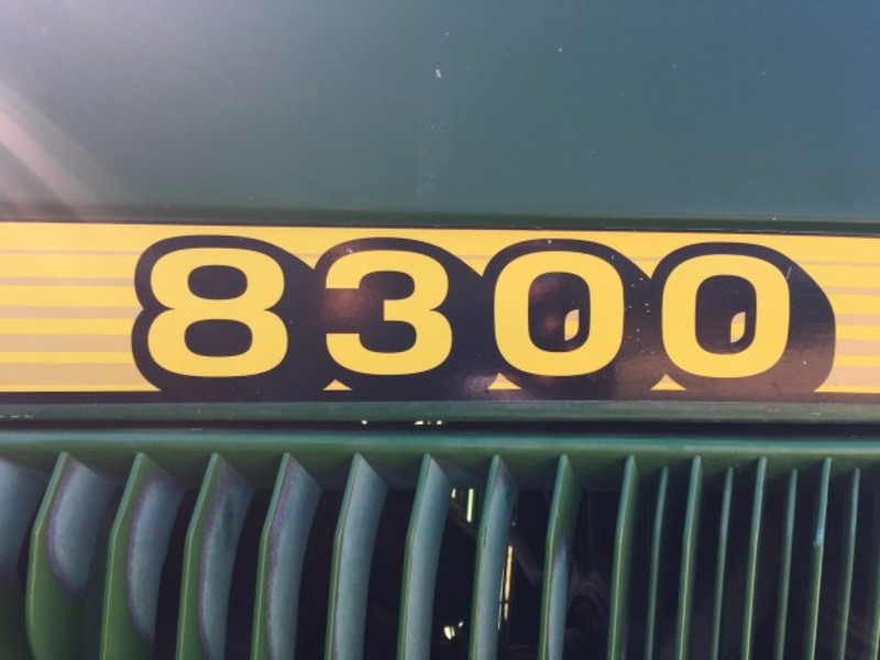 JOHN DEERE 8300 Tractor