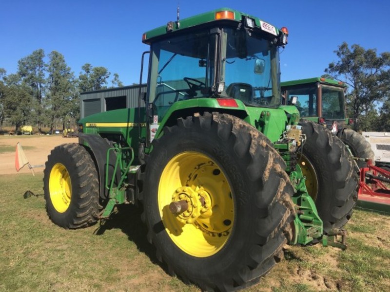 JOHN DEERE 8300 Tractor