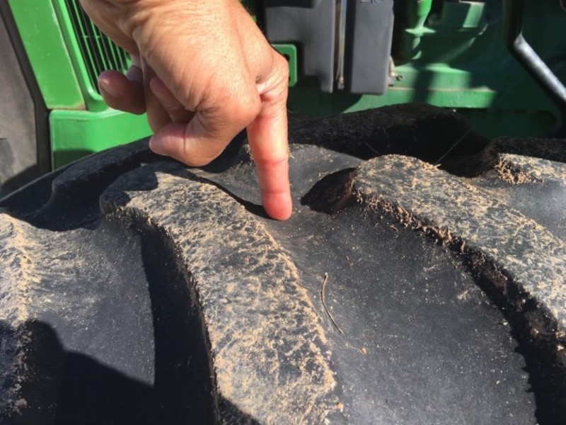 JOHN DEERE 8300 Tractor