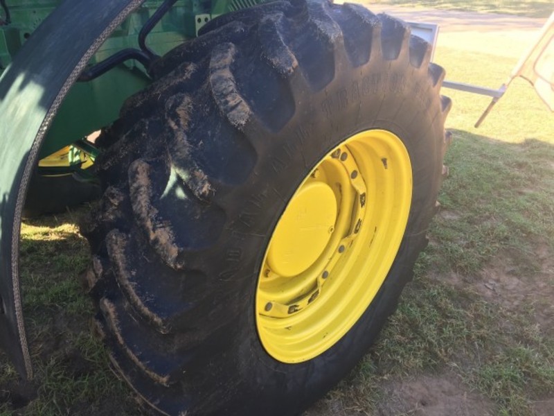 JOHN DEERE 8300 Tractor
