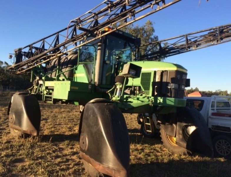 JOHN DEERE 4700 Sprayer