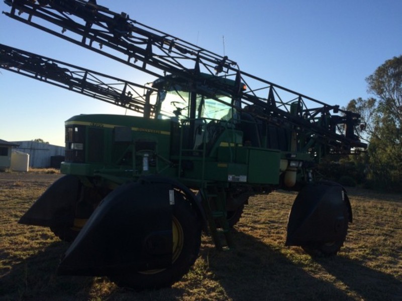 JOHN DEERE 4700 Sprayer