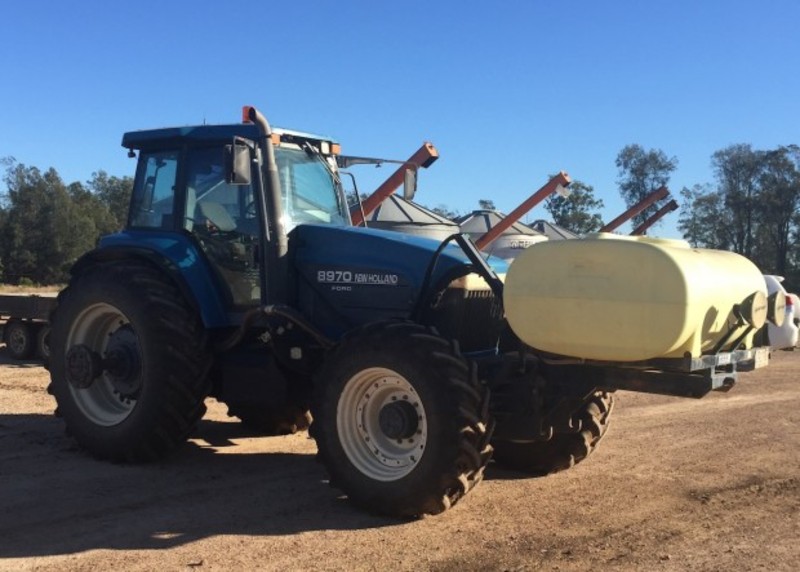 NEW HOLLAND 8970 Tractor