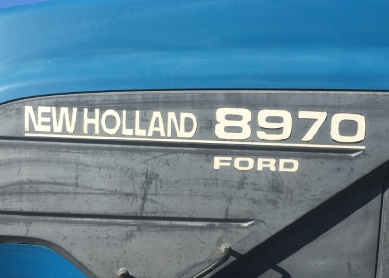 NEW HOLLAND 8970 Tractor