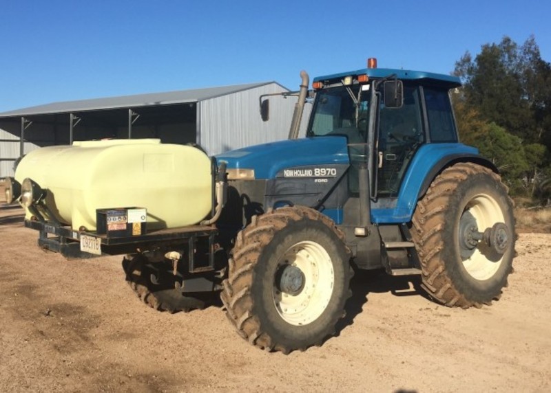 NEW HOLLAND 8970 Tractor