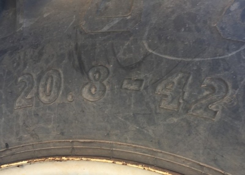 NEW HOLLAND 8970 Tractor